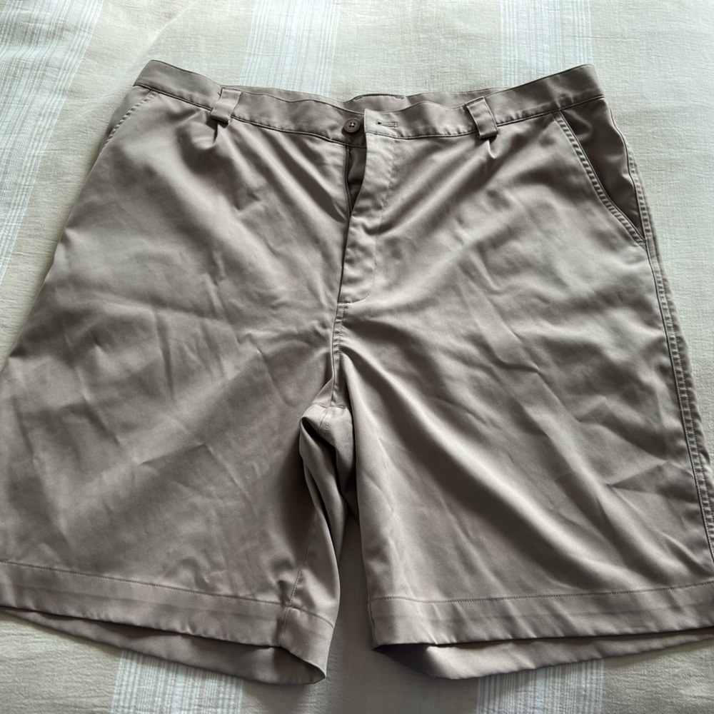 Used - like new. Under armour men’s golf shorts. Size 38.